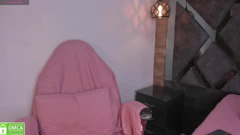 Snapshot of bombon_cambell chatting on 06/07/26, 04:27 Bombon online show from 06/07/26, 04:27