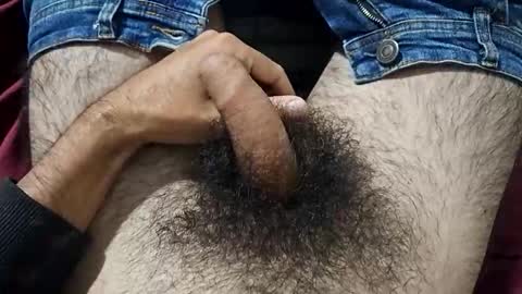 Snapshot of bomvemcam chatting on 04/15/26, 09:05 Im Bom - Tip if You Liked my Hairy Body - Private Show is Open - Read more about me in the bio below online show from 04/15/26, 09:05