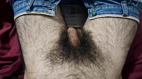 Snapshot of bomvemcam chatting on 04/23/26, 07:52 Im Bom - Tip if You Liked my Hairy Body - Private Show is Open - Read more about me in the bio below online show from 04/23/26, 07:52