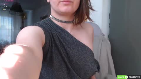 Snapshot of bon_appetits69 chatting on 12/27/24, 12:56 Luthien online show from 12/27/24, 12:56