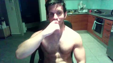 Snapshot of bondi333 chatting on 12/19/25, 08:54 Bondi online show from 12/19/25, 08:54