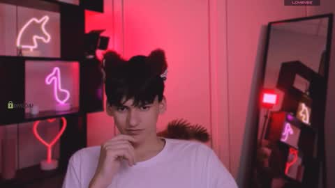 bondi_vv online show from 11/21/25, 07:34