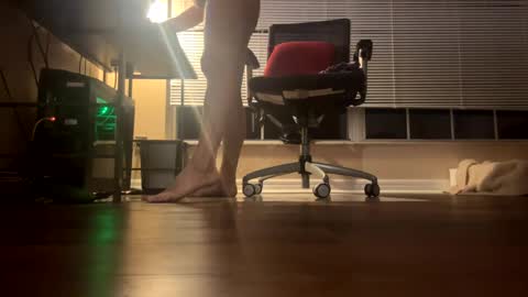 Snapshot of bone2play chatting on 01/05/25, 11:37 FRECKLES online show from 01/05/25, 11:37