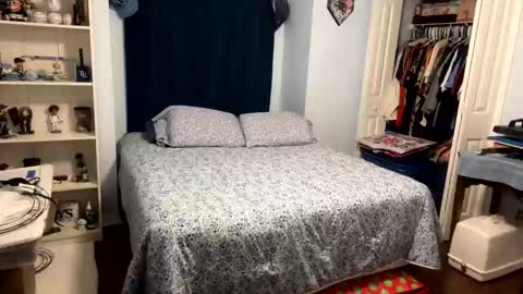 Snapshot of bone2play chatting on 01/13/25, 01:02 FRECKLES online show from 01/13/25, 01:02