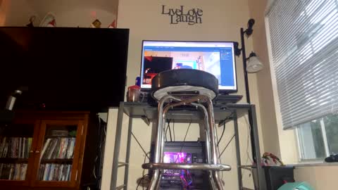 Snapshot of bone2play chatting on 01/15/25, 12:15 FRECKLES online show from 01/15/25, 12:15