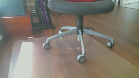 Snapshot of bone2play chatting on 10/23/25, 06:06 FRECKLES online show from 10/23/25, 06:06