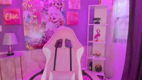 Snapshot of bonnie_benet chatting on 12/17/24, 11:28 Bonnie online show from 12/17/24, 11:28