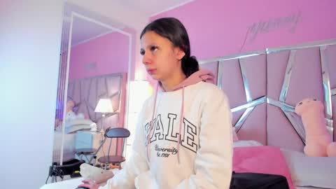 Snapshot of bonniepark_ chatting on 01/10/25, 12:26 Bonnie online show from 01/10/25, 12:26