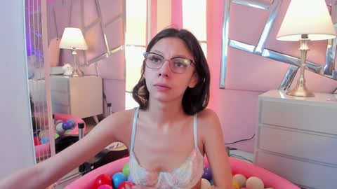 Snapshot of bonniepark_ chatting on 01/11/25, 01:11 Bonnie online show from 01/11/25, 01:11