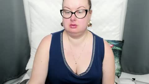 Bonnie online show from 11/29/25, 06:49