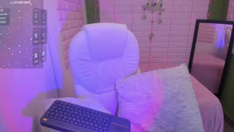 Snapshot of bonnieshyy chatting on 02/05/25, 07:53 Bonnie online show from 02/05/25, 07:53