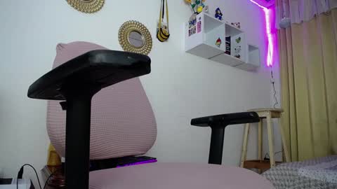 Soffy Brooks Independent model online show from 01/04/25, 07:13