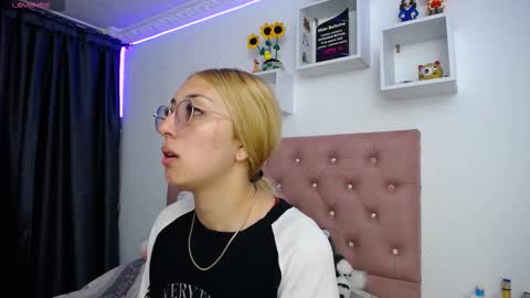 Soffy Brooks Independent model online show from 09/27/25, 07:46