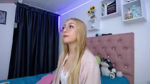 Soffy Brooks Independent model online show from 10/24/25, 03:25