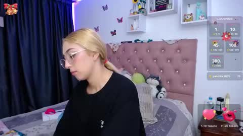 Snapshot of bonny_clyde_xx_ chatting on 01/16/26, 04:49 Soffy Brooks Independent model online show from 01/16/26, 04:49