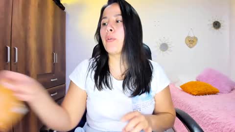 Snapshot of bonny_greylm chatting on 12/27/24, 06:42 sofia online show from 12/27/24, 06:42