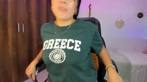 Snapshot of bonny_greylm chatting on 01/19/26, 01:53 sofia online show from 01/19/26, 01:53