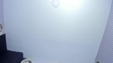 Snapshot of bonny_petite chatting on 04/18/26, 01:04 Vicky online show from 04/18/26, 01:04