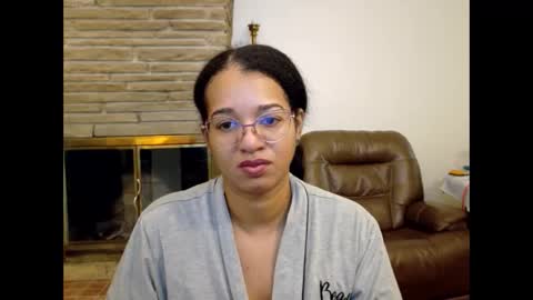 Snapshot of bonvivantb chatting on 10/23/25, 01:32 Queen Bon Vivantt online show from 10/23/25, 01:32