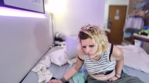 Snapshot of boobookittyfuxx chatting on 10/31/25, 01:50 boobookittyfuxx online show from 10/31/25, 01:50