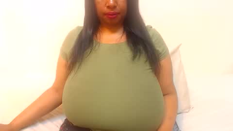 Snapshot of boobyqueen24 chatting on 05/27/26, 04:20 boobyqueen online show from 05/27/26, 04:20
