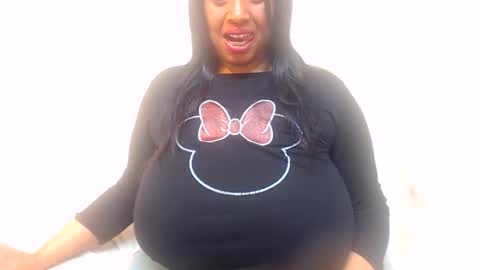 Snapshot of boobyqueen24 chatting on 06/01/26, 05:25 boobyqueen online show from 06/01/26, 05:25