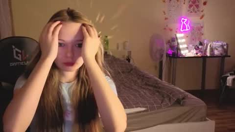 Milena online show from 10/27/25, 01:20