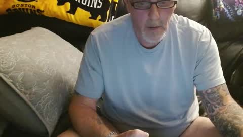 Snapshot of bostonguy1969 chatting on 04/20/26, 04:48 bostonguy1969 online show from 04/20/26, 04:48