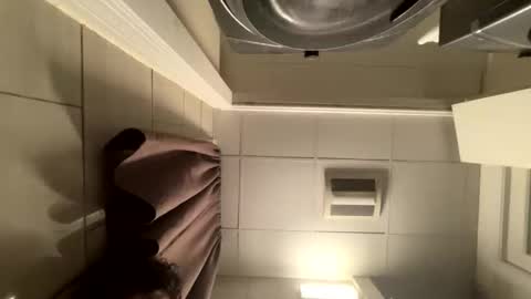 Snapshot of bostonuts chatting on 11/05/25, 07:30 bostonuts online show from 11/05/25, 07:30