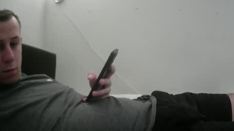 Snapshot of botisz01 chatting on 11/03/25, 07:04 botisz01 online show from 11/03/25, 07:04