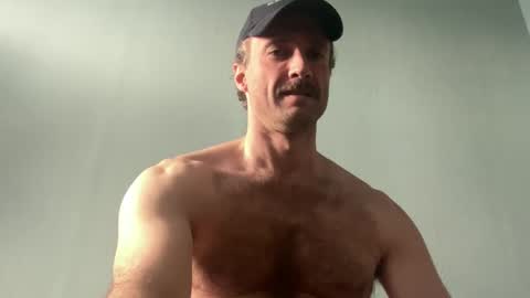 Snapshot of bottommanbln chatting on 10/25/25, 10:23 bottommanbln online show from 10/25/25, 10:23