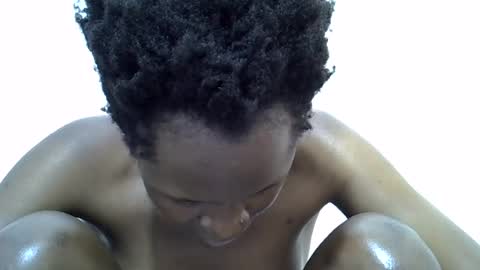 Snapshot of bouncy_vee chatting on 06/17/26, 01:12 bouncy_vee online show from 06/17/26, 01:12