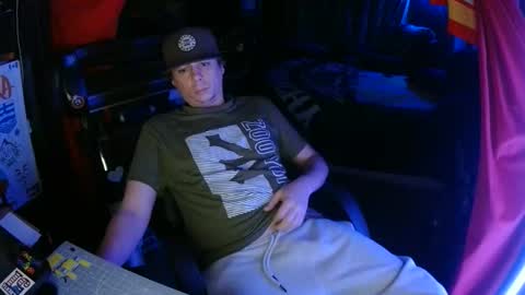 Bowerboi1217 online show from 11/25/25, 02:22