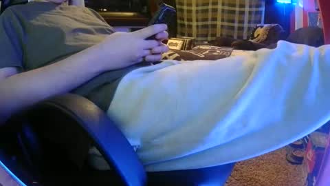 Snapshot of bowerboi1217 chatting on 12/19/25, 02:18 Bowerboi1217 online show from 12/19/25, 02:18