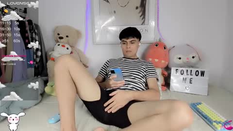 Snapshot of boy_andy__ chatting on 02/16/25, 06:21 Aaron online show from 02/16/25, 06:21