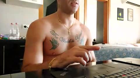 Snapshot of boy_aroundtheworld chatting on 09/12/25, 02:39 Dan online show from 09/12/25, 02:39