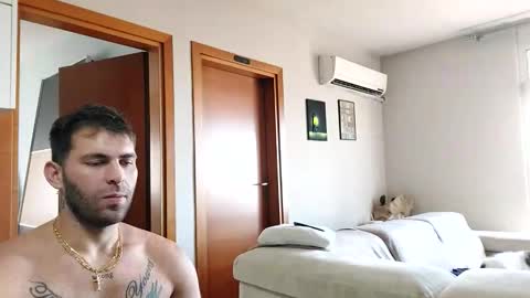 Snapshot of boy_aroundtheworld chatting on 10/03/25, 01:41 Dan online show from 10/03/25, 01:41