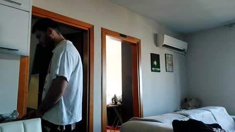 Snapshot of boy_aroundtheworld chatting on 10/04/25, 09:07 Dan online show from 10/04/25, 09:07