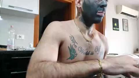 Snapshot of boy_aroundtheworld chatting on 10/16/25, 12:39 Dan online show from 10/16/25, 12:39