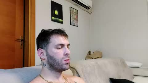 Snapshot of boy_aroundtheworld chatting on 10/22/25, 11:26 Dan online show from 10/22/25, 11:26