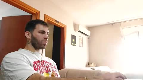 Snapshot of boy_aroundtheworld chatting on 10/24/25, 01:29 Dan online show from 10/24/25, 01:29