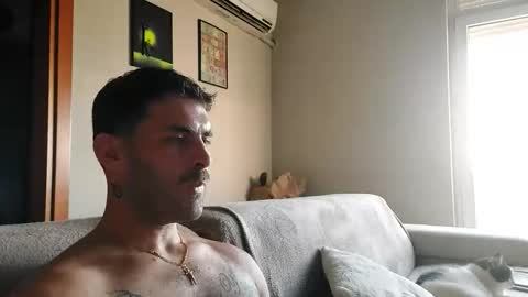 Snapshot of boy_aroundtheworld chatting on 11/12/25, 02:28 Dan online show from 11/12/25, 02:28