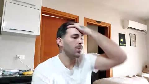 Snapshot of boy_aroundtheworld chatting on 11/17/25, 10:21 Dan online show from 11/17/25, 10:21