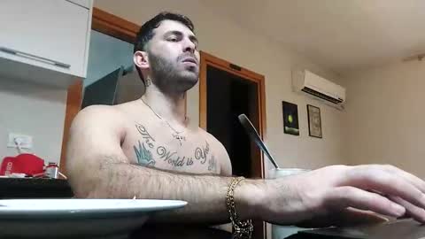 Snapshot of boy_aroundtheworld chatting on 12/05/25, 02:25 Dan online show from 12/05/25, 02:25