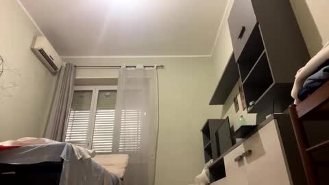 Snapshot of boy_aroundtheworld chatting on 12/15/25, 12:53 Dan online show from 12/15/25, 12:53