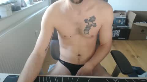 boy_t0y89 online show from 04/16/26, 08:04