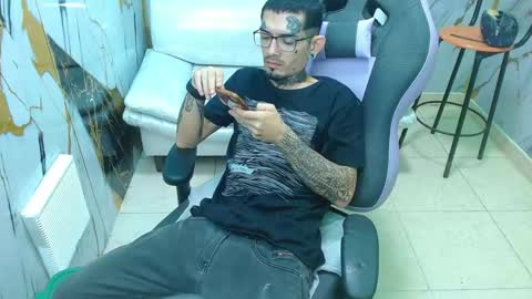 boy_tatto77 online show from 05/03/26, 12:44