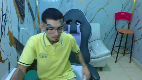 boy_tatto77 online show from 05/06/26, 11:48