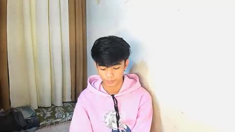 Snapshot of boynextdoor4ux chatting on 05/11/26, 04:04 HI IM JAMES DONT FORGET GIVE ME THUMBS UP AND JOIN TO MY FANCLUB online show from 05/11/26, 04:04