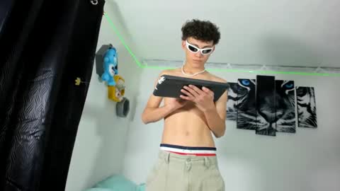 boys4hot_777 online show from 03/08/25, 03:13